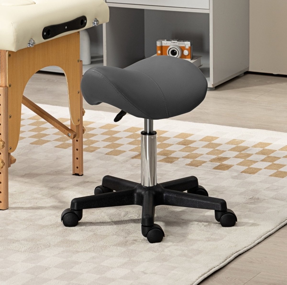 REDOM - Rollhocker - Sattelformige zitting - 360° draaibaar en in hoogte verstelbaar - Design - Binnengebruik - Kunstleer - Grijs - 48 x 47 x 45-59 cm