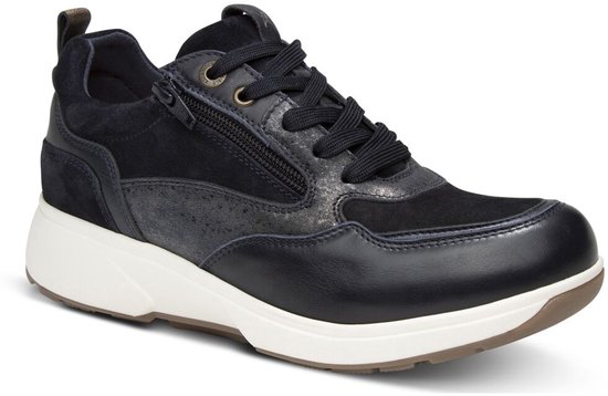 Donkerblauwe leren en suède sneaker met rits, witte zool en bruine accenten.