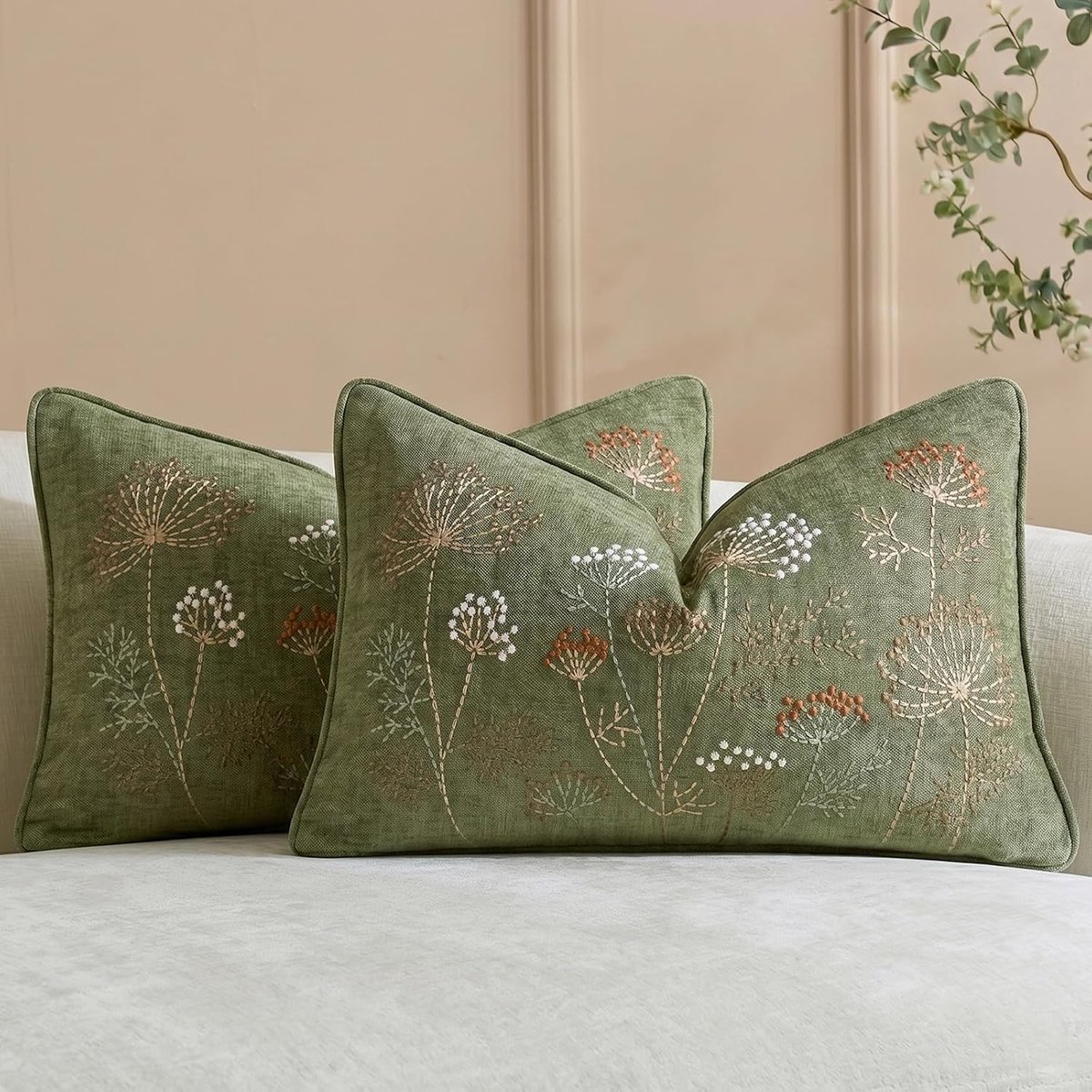 2 Stuks Geborduurde Lendenkussenslopen - 30x50 cm - Chenille met Wildbloemenmotief - Saliegroen - Voor Bank en Bed