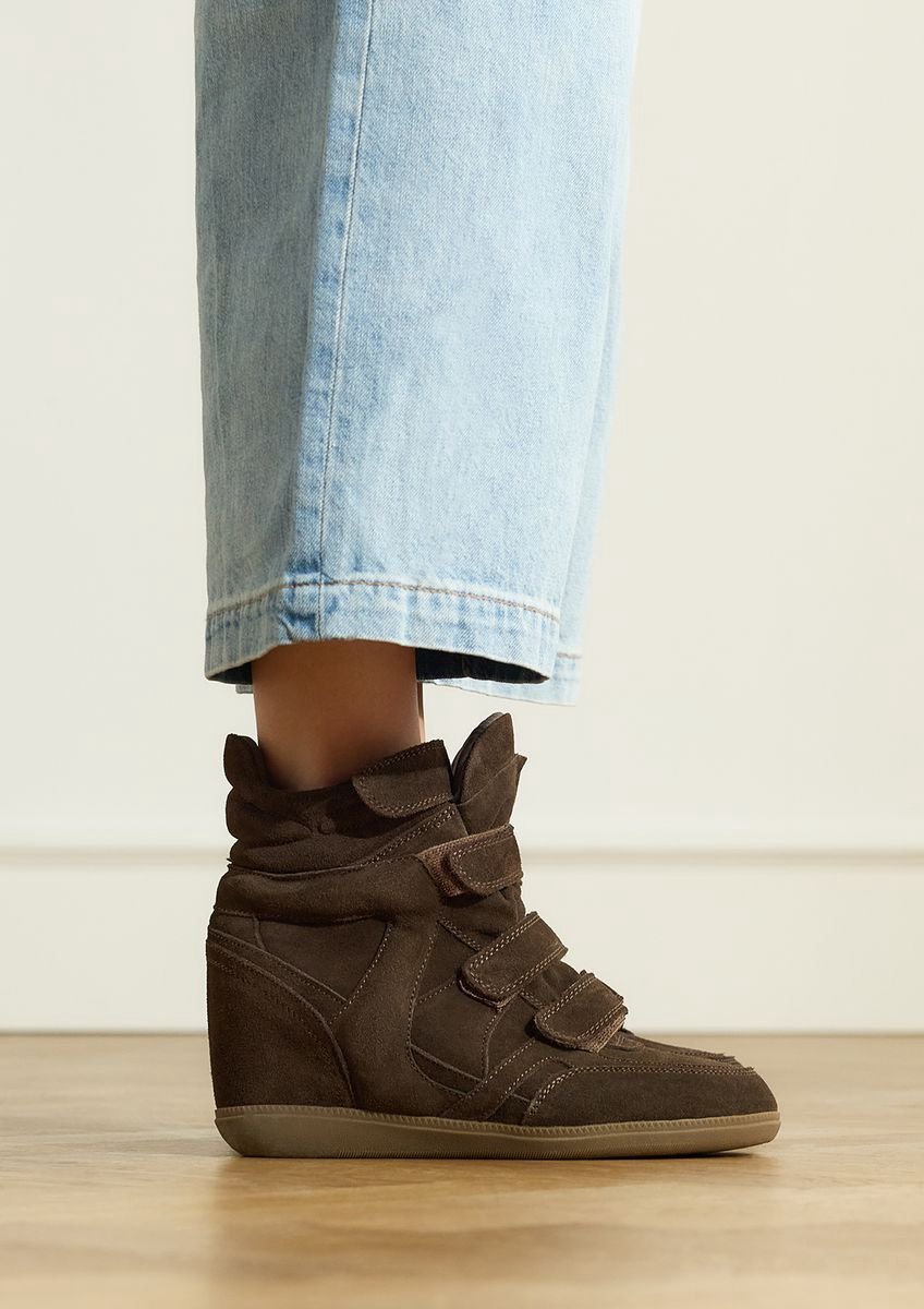 Manfield - Dames - Donkerbruine suède sneakers met sleehak - Maat 42