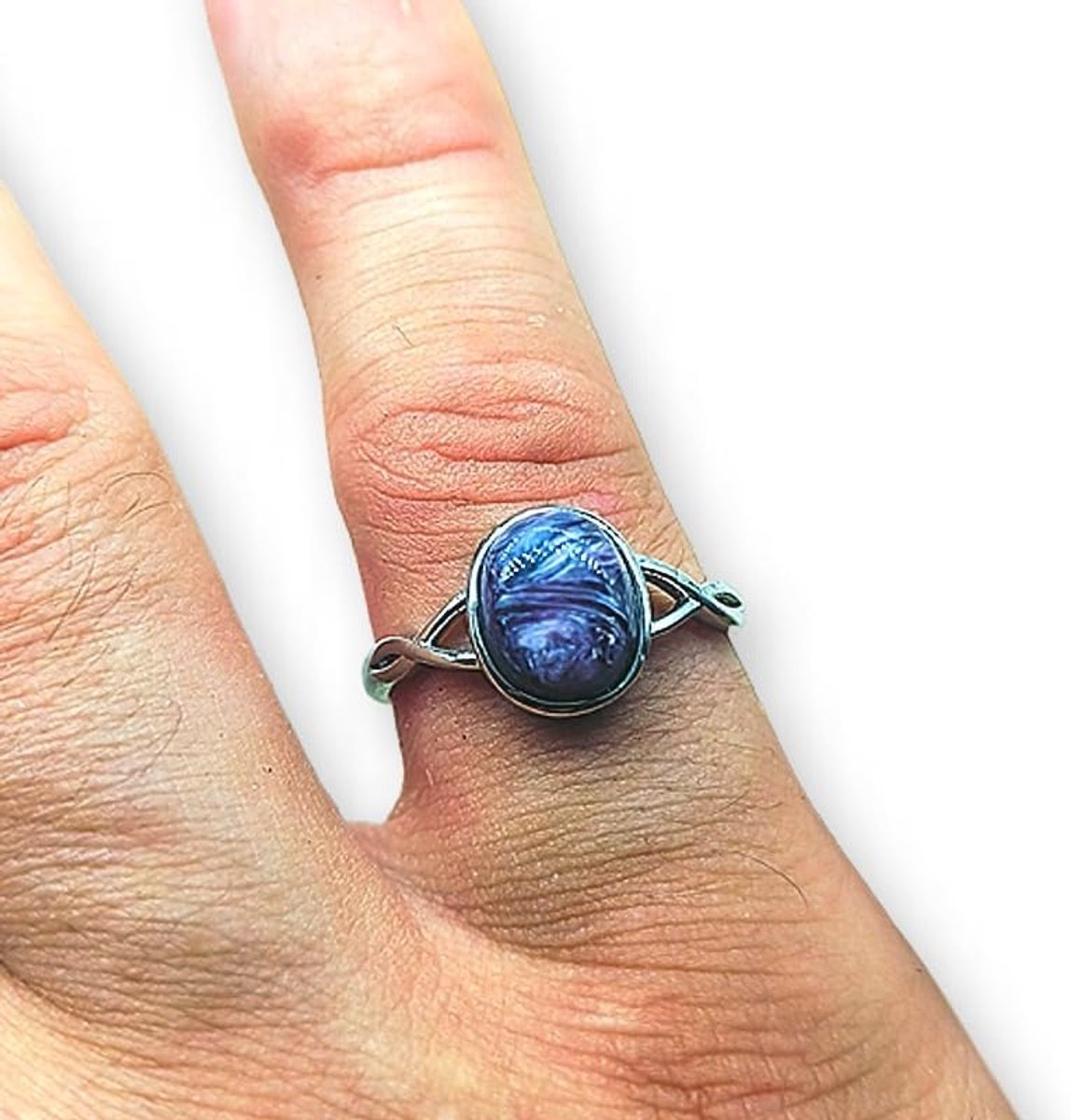 - Verstelbare ring van brons met hardsteen