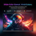 Monitor met een astronaut in de ruimte. Tekst bovenaan: 'Wide Color Gamut. Vivid Colors.'. Kenmerken: 131% sRGB, 1.07B kleuren, 101% DCI-P3.