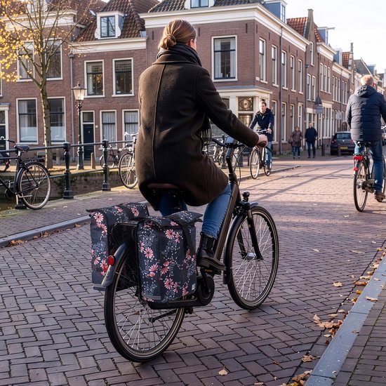 Brisby Dubbele Fietstas Rolltop Zwart 39-48L Waterdicht Geschikt voor Elektrische Fietsen & E-Bike - Japanese Flower van Brisby — afbeelding 2