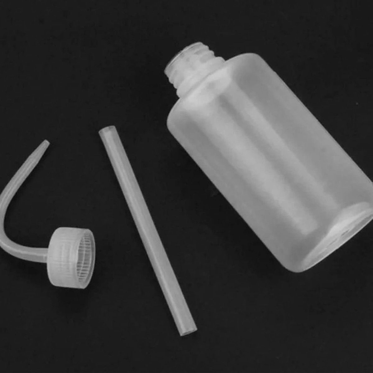 250ML Kleine Knijpgieter met Gebogen Uitloop – Transparante Gieter voor Bloemen, Reizen, Keukenoliepotten en Make-upaccessoires