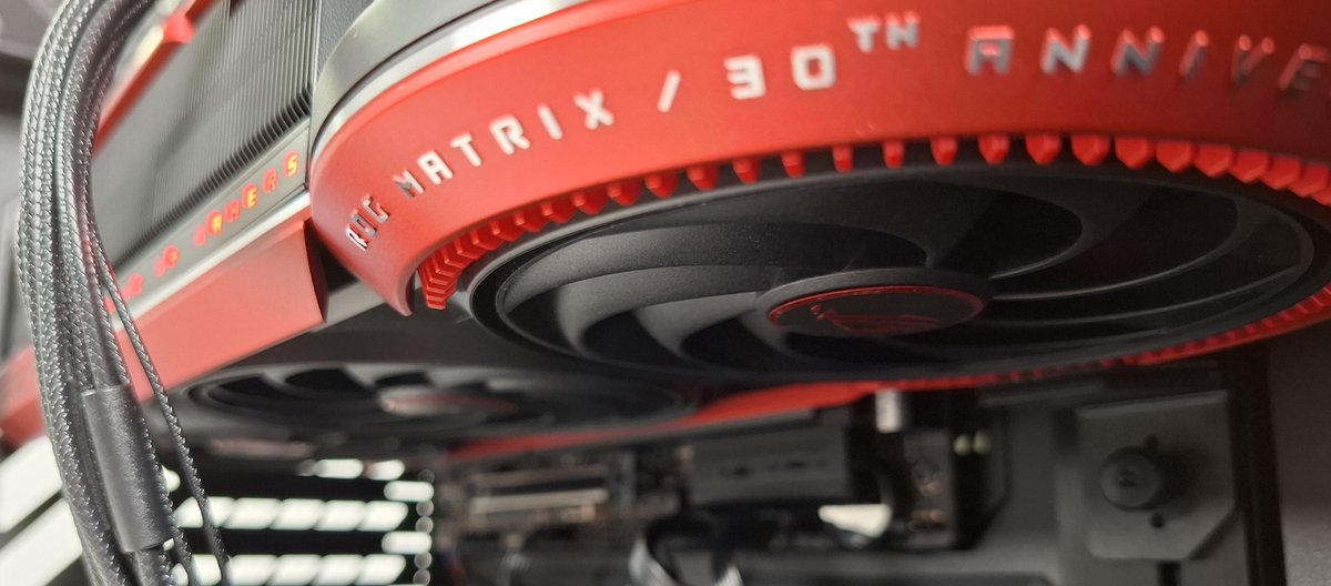Azerty Gaming Epic ROG Powered By ASUS - Ryzen 9 9950X3D2 - ASUS GeForce RTX 5090 Matrix - 64 GB RGB DDR5 - 4 TB Samsung ssd - Windows 11 Pro — cadeau in Elektronica - foto 4