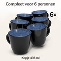 Zes zwarte mokken met een diepblauwe, gevlekte binnenkant. Tekst: Compleet voor 6 personen, Kopje 435 ml.