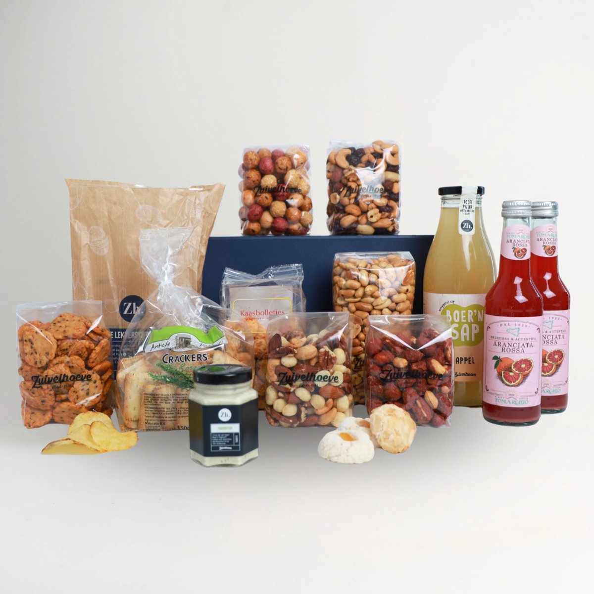 Zuivelhoeve Borrelpakket groot Borrelpakket cadeau - Borrelbox voor thuis - Snackpakket - Cadeaupakketten eten & drinken - Alles voor de Borrelplank - Altijd vers - Proef & Geniet