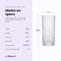 Hoog, helder longdrinkglas van 16 cm hoog en 7 cm diameter, met een geglazuurde bodem. Gevuld met ijs, water en een garnering.