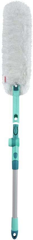 Plumeau blanc et duveteux avec un manche turquoise droit et une rallonge.