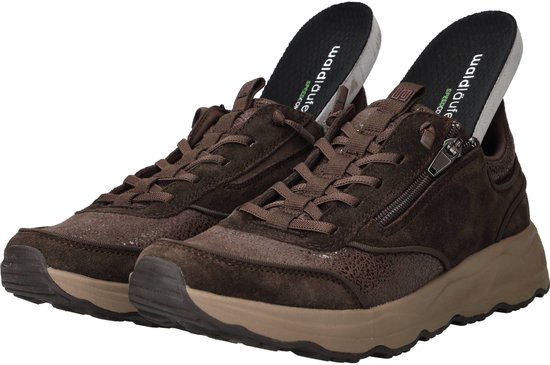Bruine sneakers met uitneembare binnenzool waarop Waldläufer Speedcomfort staat.