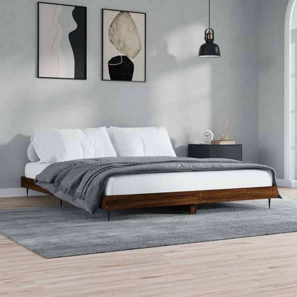 Hout Metalen poten Multiplex lattenbodem 200x200 cm bruin | Bedframe zonder matras 200x200 cm spaanplaat bruin eikenkleurig stevig metalen poten