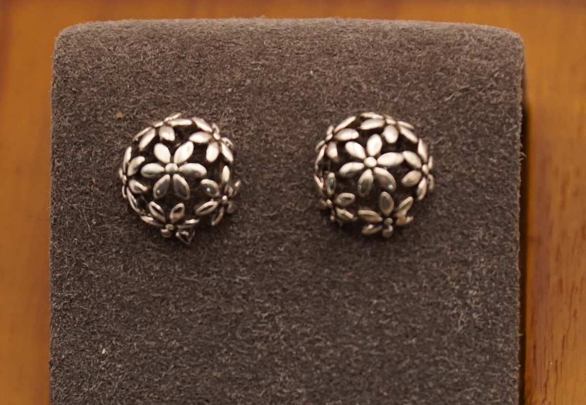 Sterling zilveren bloemen oorknopjes - zilveren oorknoppen bloemen - leuke bloemen oorbellen gemaakte van 925 zilver - flower earring - zilveren dames oorbellen - natuurlijke item oorbellen / oorknopjes
