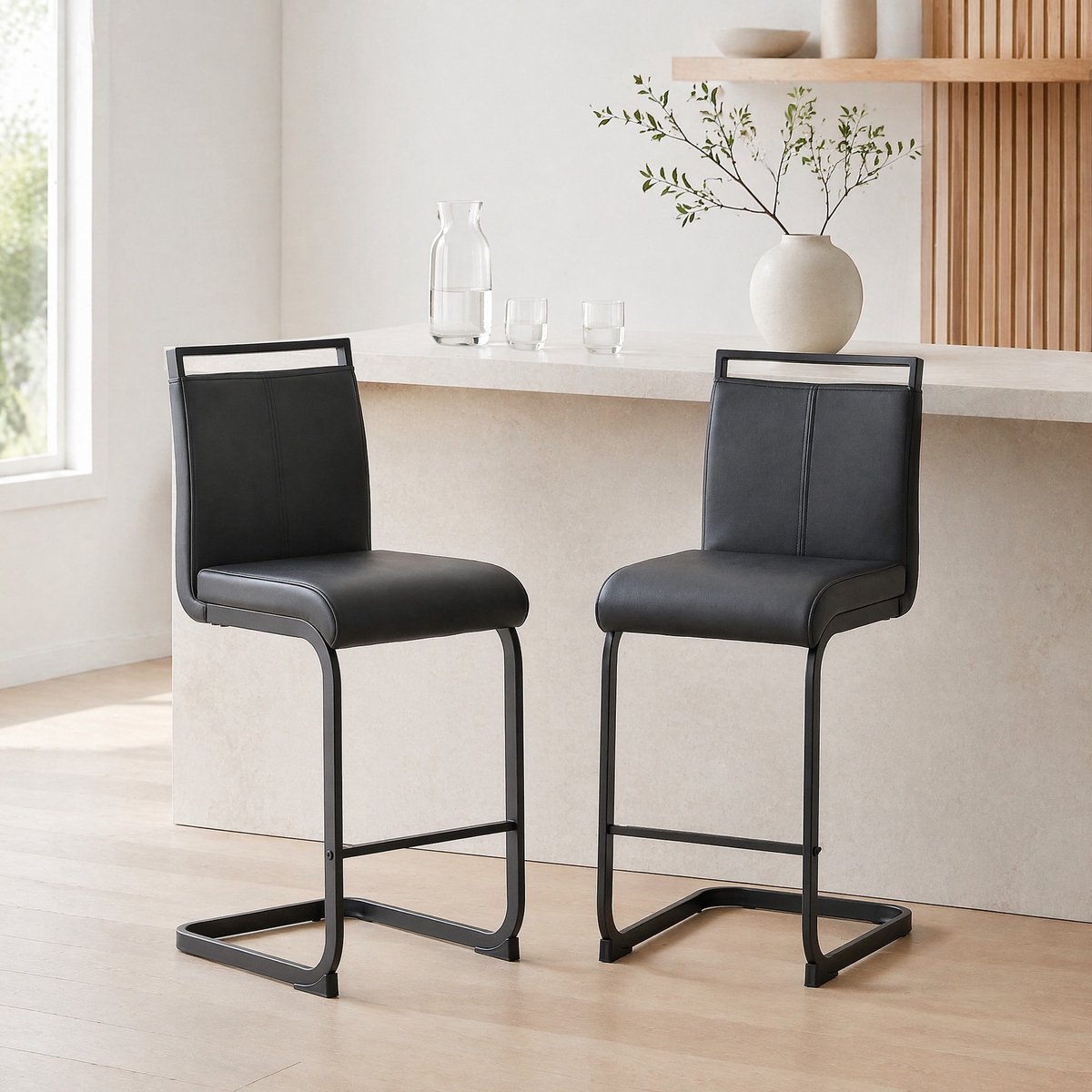 MEUNIQ Barkruk set van 2 met rugleuning en voetsteun, 96,5 cm hoog, zithoogte 63,5 cm, zwart kunstleer met zwart metalen onderstel voor keuken en eetruimte