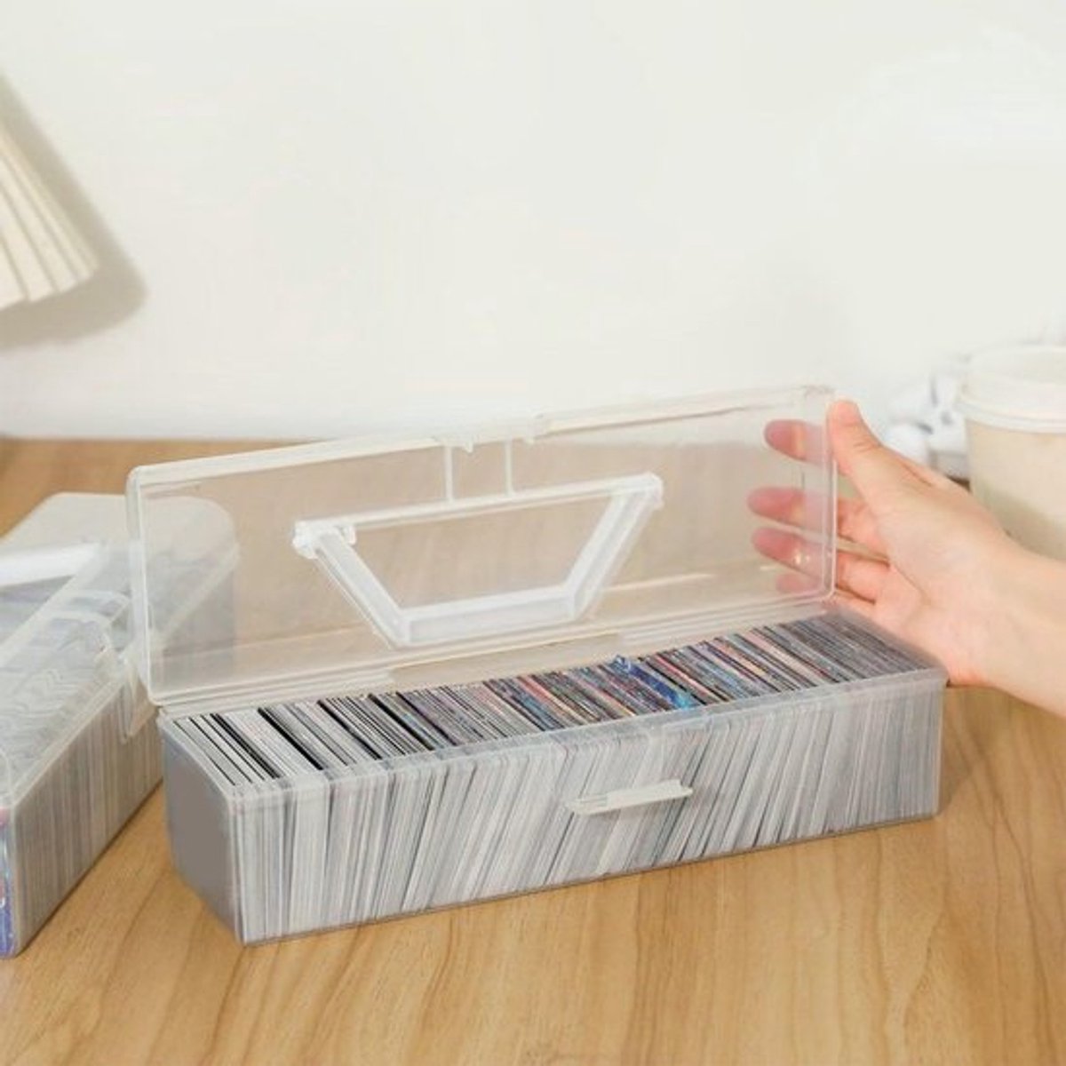 Opbergdoos Grote Capaciteit - Opbergdoos voor 200 Kaarten - Flip Deck Ontwerp - Draagbaar Ontwerp - Stabiele Constructie - Premium pPP Materiaal - Kaartopbergdoos