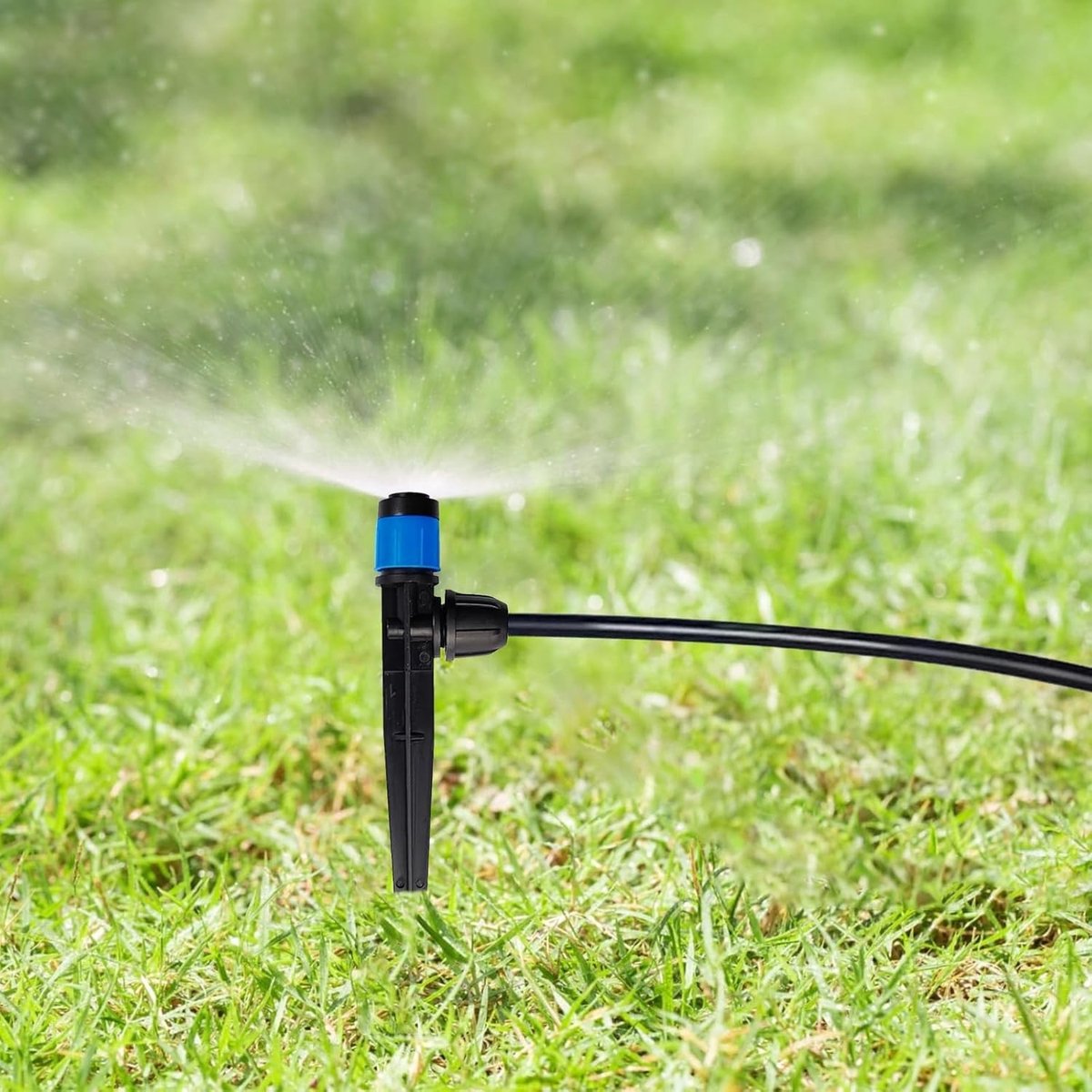 Verstelbare tuinirrigatie sproeier met 30 druppelaars voor 1/4 inch slang voor het bewateren van planten, bloemen en groenten