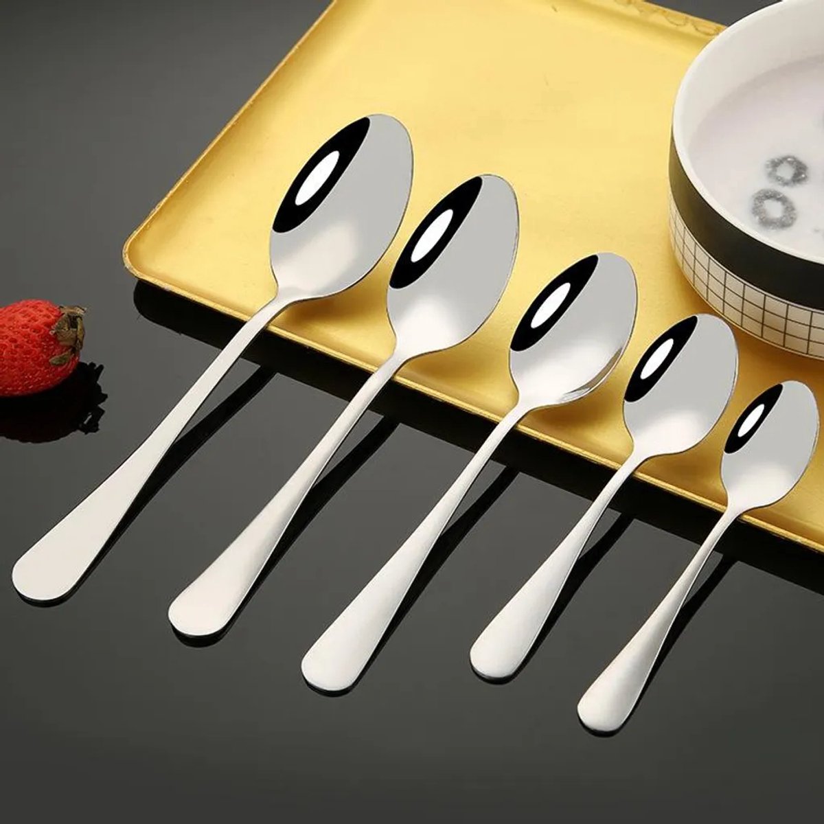 Deze vijfdelige set grote lepels, Geschikt voor een lengte van 7,8 tot 4,8 inch (19,8 tot 12,2 cm), is vaatwasmachinebestendig en Geschikt voor gebruik thuis en in restaurants.