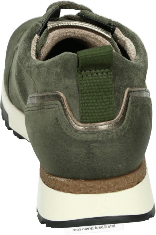 Donkergroene suède sneaker met opvallende zool en aantreklus op de hiel.