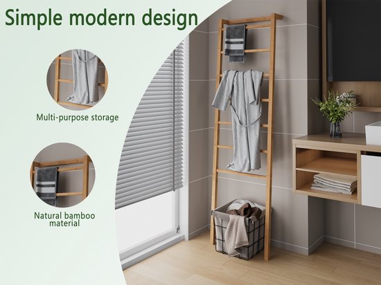 Moderne bamboe decoratieladder met 7 sporten, met grijze handdoeken en badjas.