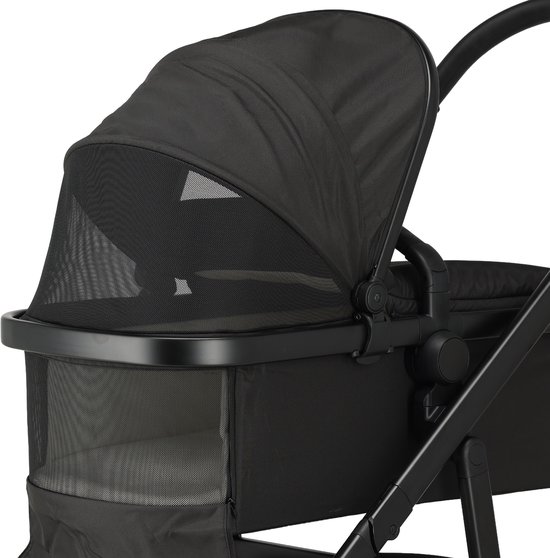 Zwarte kinderwagen reiswieg met mesh ventilatie en kap.