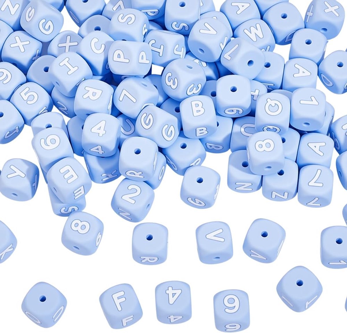 1 Doos met 108 stuks blauwe vierkante siliconen letterkralen in 36 verschillende uitvoeringen. De kubusvormige letters zijn ondoorzichtig en geschikt als losse tussendoor