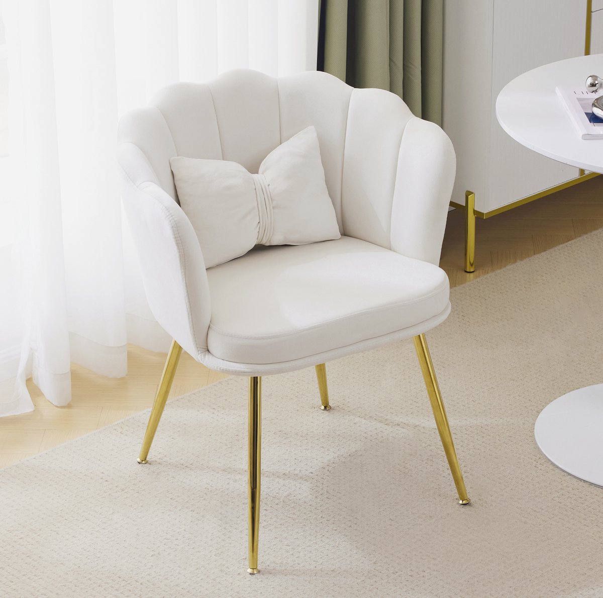HAUSS SPOLE Eetkamerstoel - Luxe Velvet Designstoel - Set Van 6 - Met Bloemblad Rugleuning, Kussen En Gouden Metalen Poten - Voor Eetkamer En Woonkamer - Beige