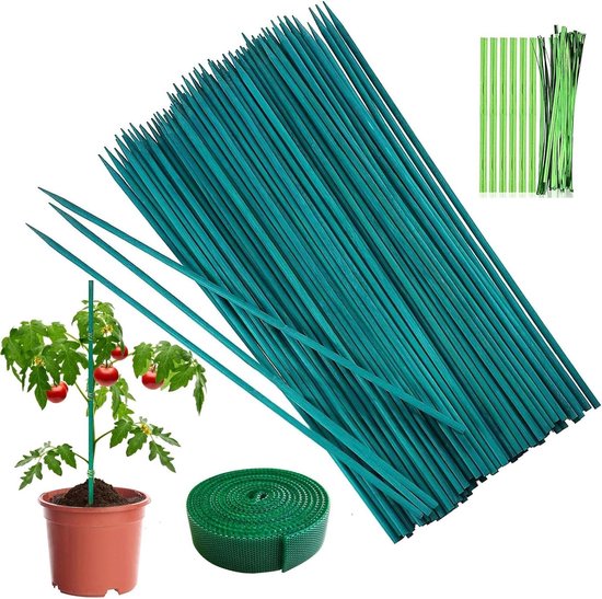 Bundel groene bamboe stokken, metalen binddraad, klittenband en een tomatenplant in pot.