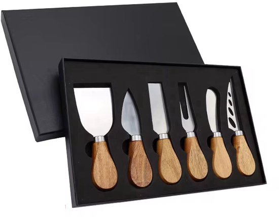 Set van zes kaasmessen met roestvrijstalen lemmet en houten handvat, gepresenteerd in een zwart geschenkdoosje.