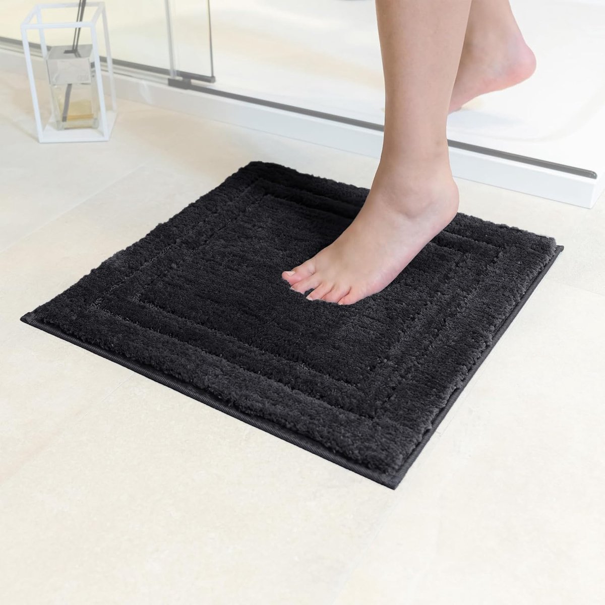 SnelShoppen - Decomira Badmat Anti-Slip 45x45cm - Super Absorberend Microfiber - Zwart - Ideaal voor Badkamer, Douche, WC of Bad - Hygiënisch en Water
