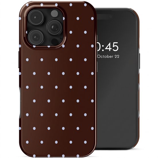 Coque de téléphone marron à pois blancs, à côté d'un smartphone.