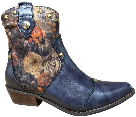 Botte bleu foncé avec imprimé floral, clous dorés et bouton décoratif. Bout pointu, talon bloc.