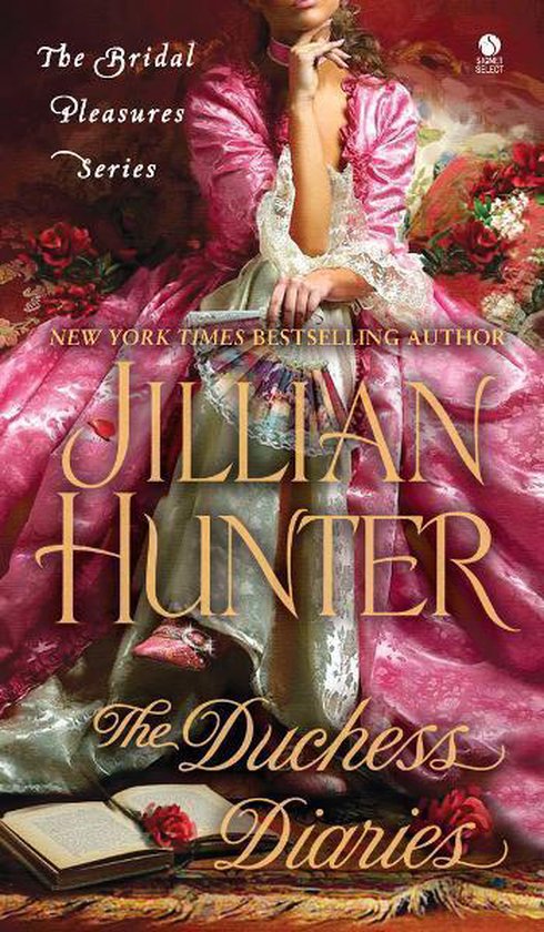 Een vrouw in een roze baljurk met een waaiertje in haar hand. De titel 'The Duchess Diaries' is in gouden letters.