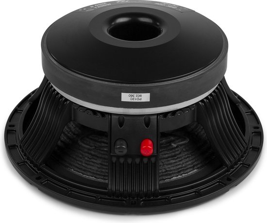 Zwarte woofer met conus en geribbelde rand, met een label 'PD12C 902.360', vanuit een hoek bekeken.