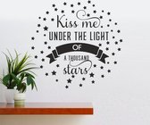 Muursticker - Kiss Me Under The Light Of A Thousand Stars - Zwart 58x58