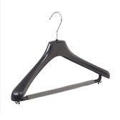 De Kledinghanger Gigant - 30 x Mantel / kostuumhanger kunststof zwart met schouderverbreding en anti-slip broeklat (2 mm schuim), 42 cm
