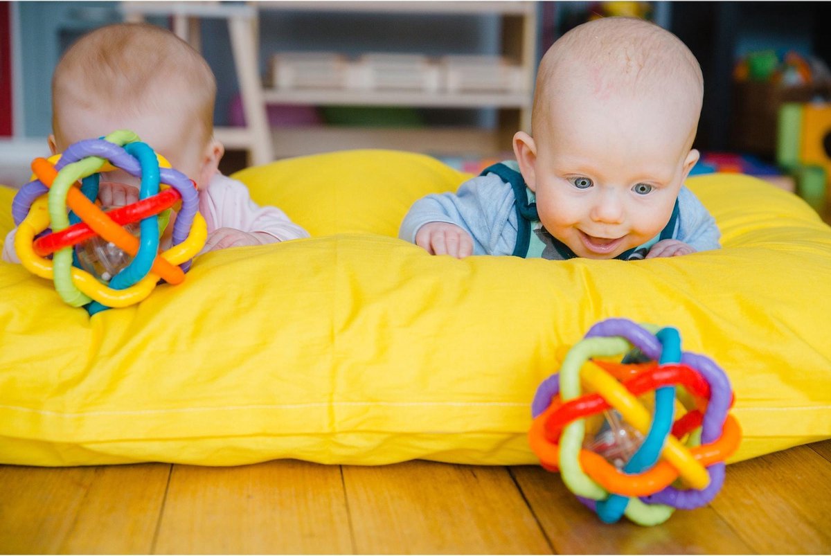 Playgro Buigbare Bendy Ball - Grijp- en Bijtspeelgoed - incl rammelaar - Activiteitenbal- Baby bal - Baby Speelgoed - Educatief baby speelgoed - Speelgoed Baby - Activity centre - Rammelaar - Activiteiten speelgoed - Cadeau - stimuleert ontwikkeling — afbeelding 8
