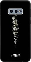 6F hoesje - geschikt voor Samsung Galaxy S10e -  TPU Case - White flowers in the dark #ffffff