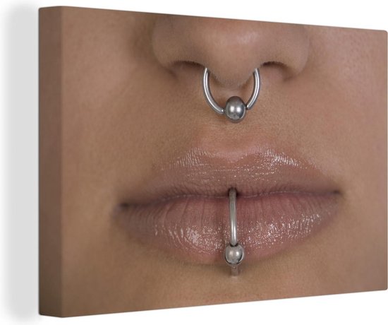 Piercing nez et bouche d'une femme 120x80 cm - Tirage photo sur toile  (Décoration... | bol.com
