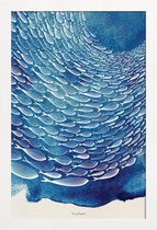 JUNIQE - Poster in houten lijst Fish Shoal -40x60 /Blauw & Wit