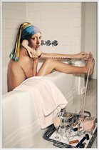JUNIQE - Poster in kunststof lijst Girl with Pearl Earring Bath time