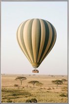 JUNIQE - Poster met kunststof lijst Luchtballon safari -13x18 /Geel &
