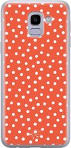 Samsung Galaxy J6 2018 siliconen hoesje - Oranje stippen - Soft Case Telefoonhoesje - Oranje - Gestipt