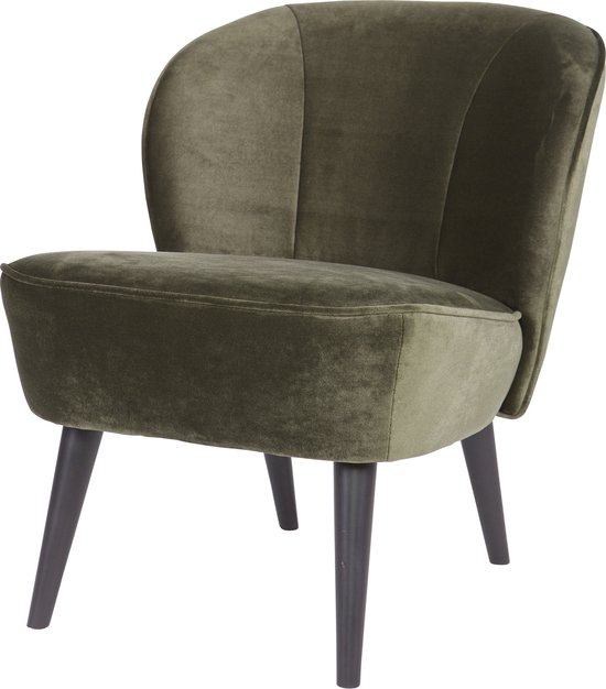 Olijfgroene fluwelen fauteuil met gebogen rugleuning, op vier donkere pootjes.