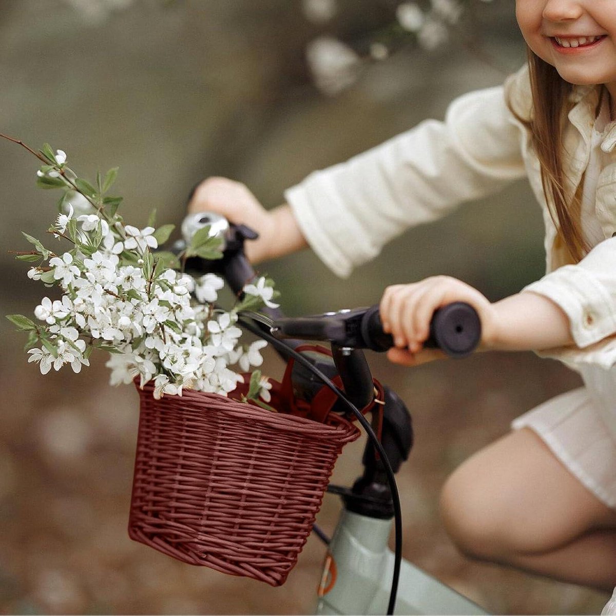 Panier Avant Vélo Enfant En Imitation Rotin Tissé - Dimensions 20x16x15 Cm - Avec Sangles Réglables En Cuir - Pour Vélo, Tricycle, Scooter