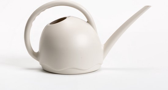 Crème-witte gieter met een lange tuit en golvend design aan de onderkant.