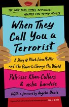 Boek kaft met de titel "When They Call You a Terrorist", een verhaal over Black Lives Matter.