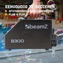 Zwarte BeamZ B300 bellenblaasmachine met afstandsbediening, omringd door bellen. Met tekst "Eenvoudig te bedienen".