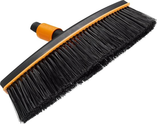 Bezem Straatbezem zonder steel - breedte 38 cm - kunststof zwart/oranje QuikFit 1001416 van Fiskars — afbeelding 4