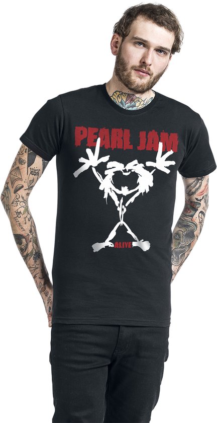 Zwart t-shirt met op de voorkant de tekst "PEARL JAM" in het rood en een witte stickman met gespreide armen en benen. Onder de stickman staat "ALIVE" in het rood.