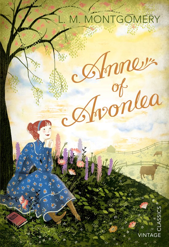 Boekomslag van Anne of Avonlea: Een meisje met rood haar in een blauwe jurk zit onder een boom in de natuur.