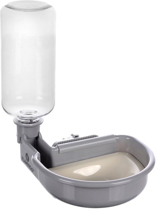 Grijze drinkbak met een heldere fles met een lichtbeige vlotter, op een witte achtergrond.